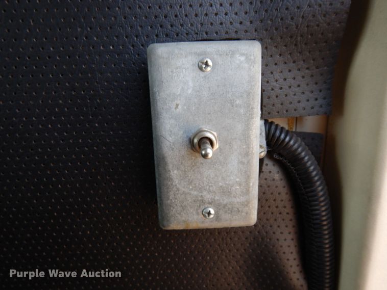 image for item MH9186 1987 Ford 8000  mobile command center