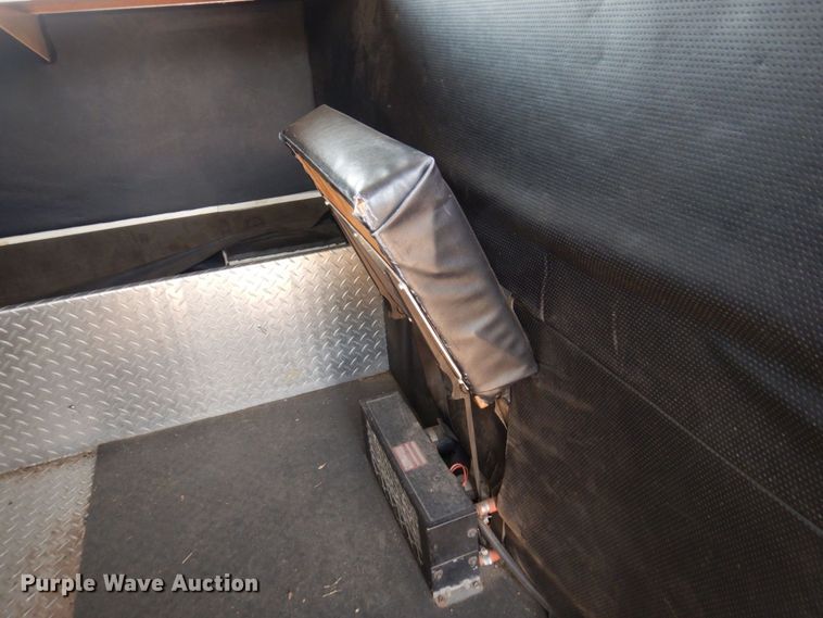 image for item MH9186 1987 Ford 8000  mobile command center