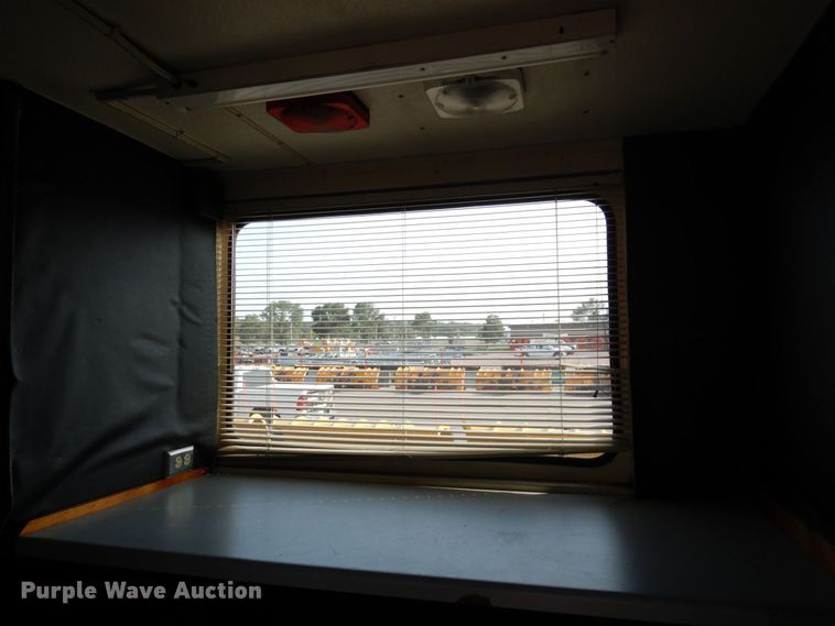 image for item MH9186 1987 Ford 8000  mobile command center