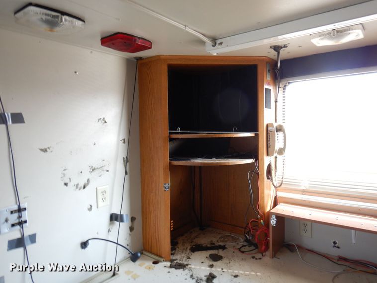 image for item MH9186 1987 Ford 8000  mobile command center