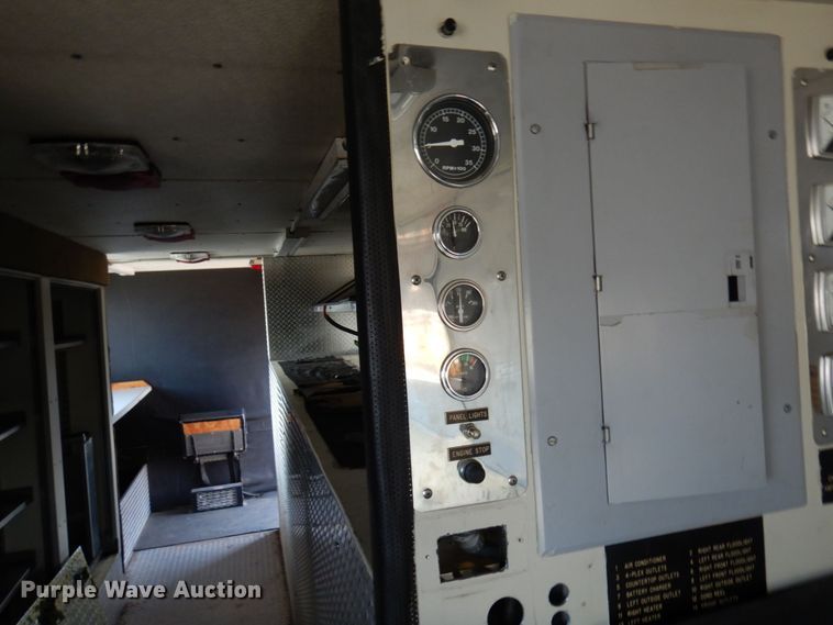 image for item MH9186 1987 Ford 8000  mobile command center