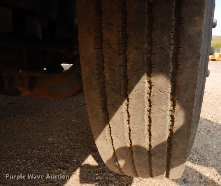 image for item MH9186 1987 Ford 8000  mobile command center