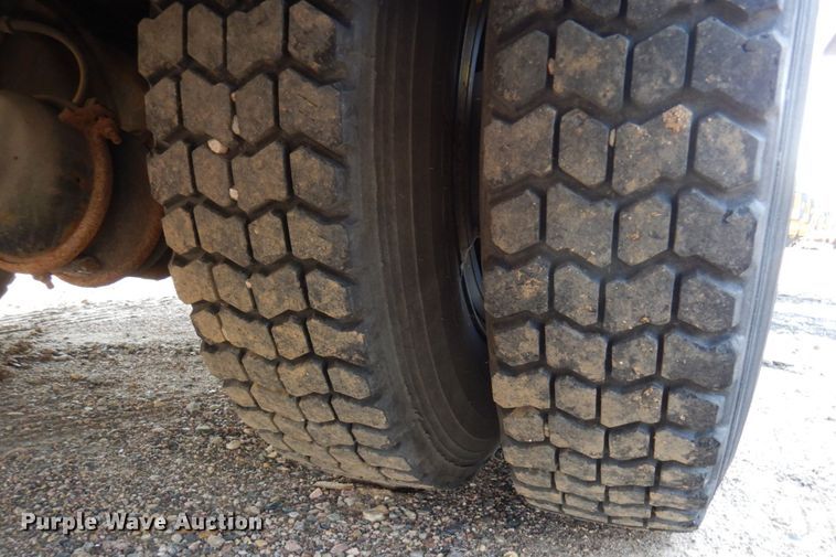 image for item MH9186 1987 Ford 8000  mobile command center