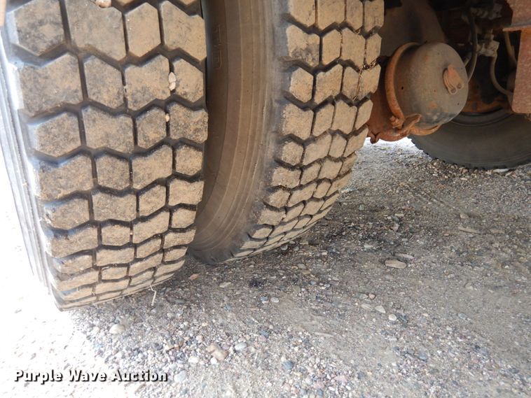 image for item MH9186 1987 Ford 8000  mobile command center