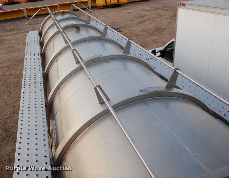 image for item MH9188 1998 Arco  tank trailer