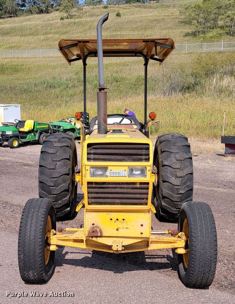 image for item MH9198 Case 585  tractor