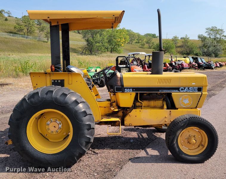 image for item MH9198 Case 585  tractor