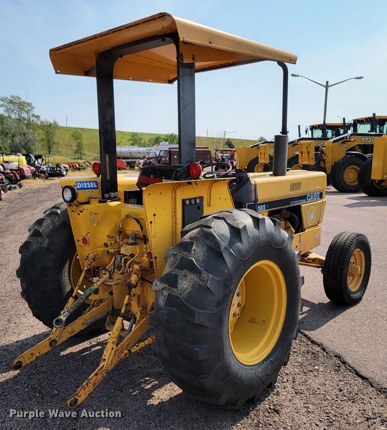 image for item MH9198 Case 585  tractor