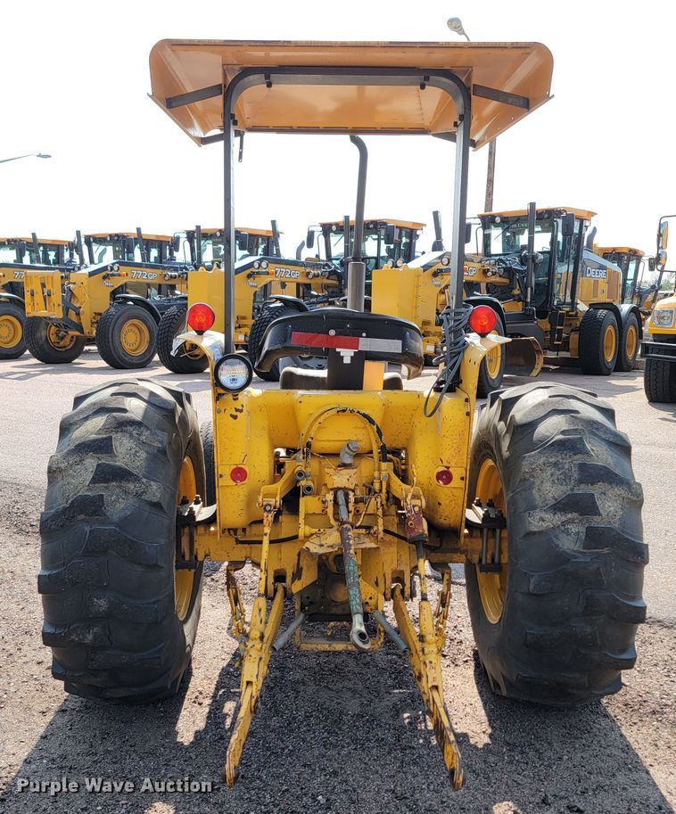 image for item MH9198 Case 585  tractor