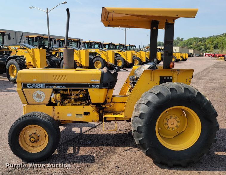 image for item MH9198 Case 585  tractor