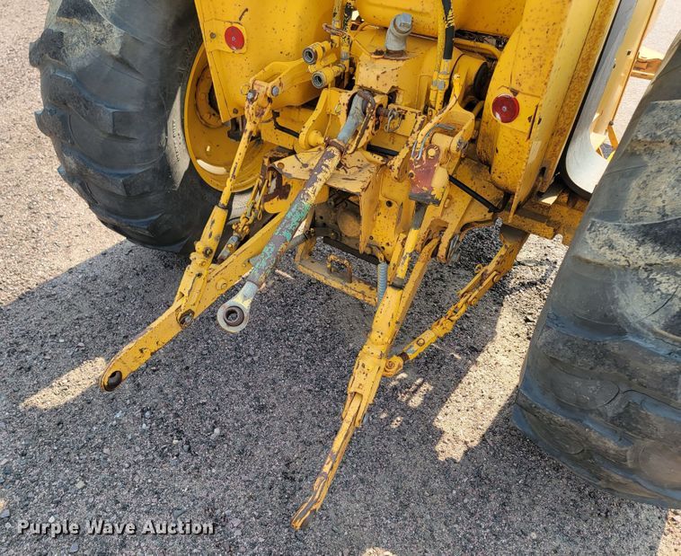 image for item MH9198 Case 585  tractor