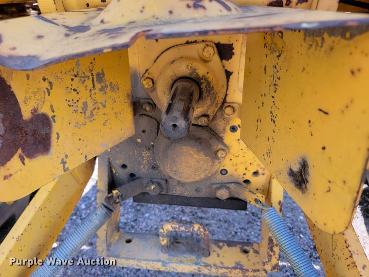 image for item MH9198 Case 585  tractor