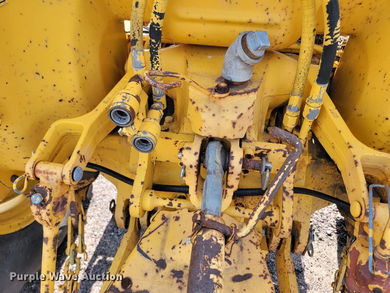 image for item MH9198 Case 585  tractor