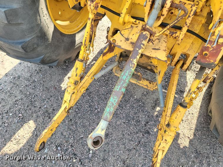 image for item MH9198 Case 585  tractor