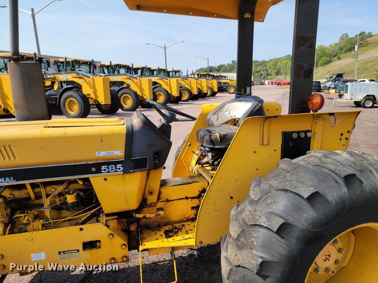 image for item MH9198 Case 585  tractor