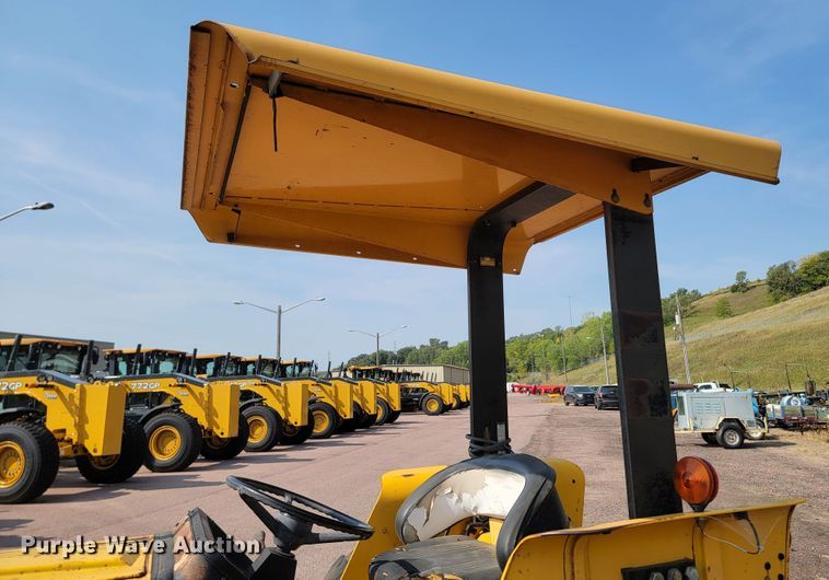 image for item MH9198 Case 585  tractor