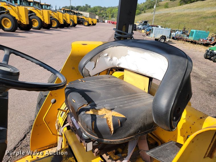 image for item MH9198 Case 585  tractor