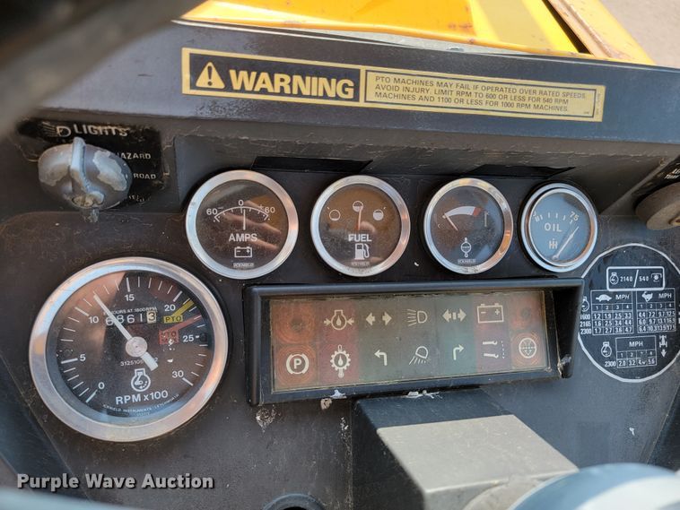 image for item MH9198 Case 585  tractor