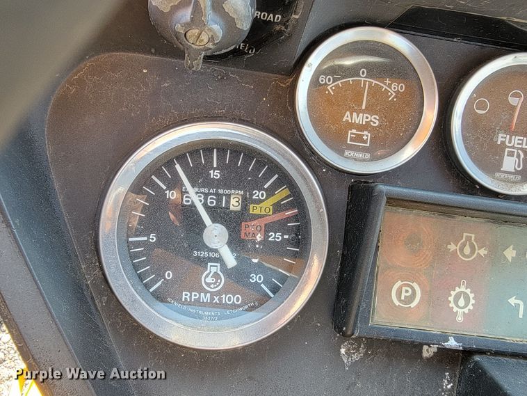 image for item MH9198 Case 585  tractor