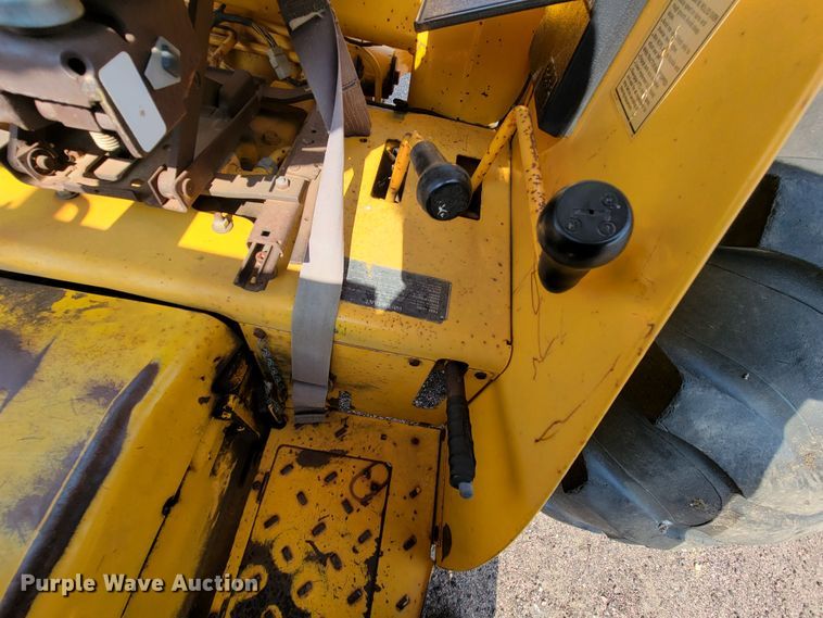 image for item MH9198 Case 585  tractor