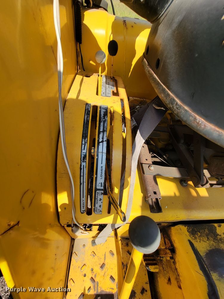 image for item MH9198 Case 585  tractor