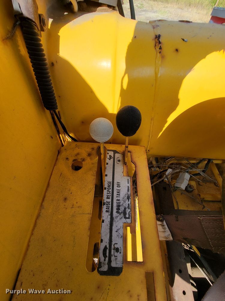 image for item MH9198 Case 585  tractor