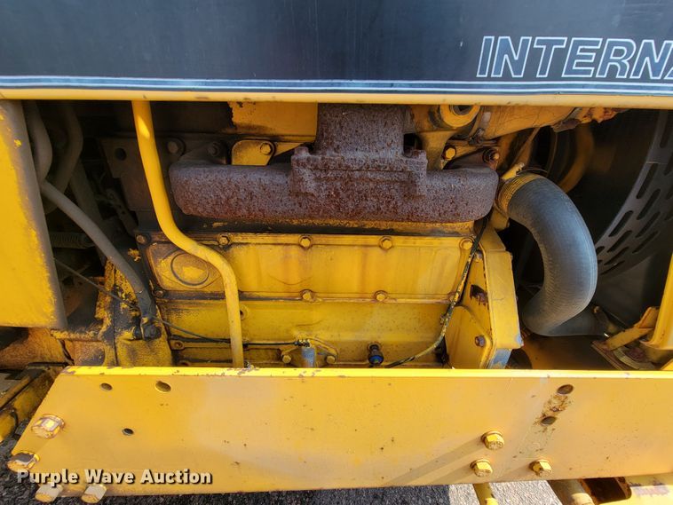 image for item MH9198 Case 585  tractor