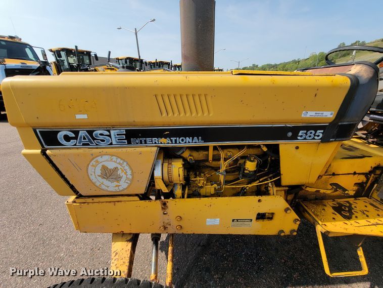 image for item MH9198 Case 585  tractor