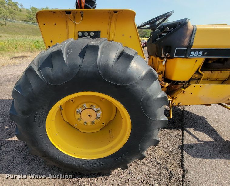 image for item MH9198 Case 585  tractor