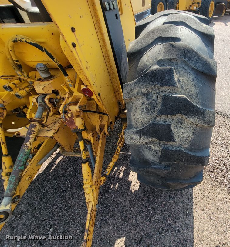 image for item MH9198 Case 585  tractor