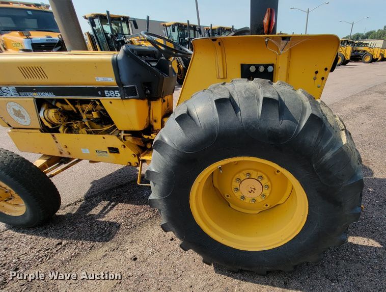 image for item MH9198 Case 585  tractor