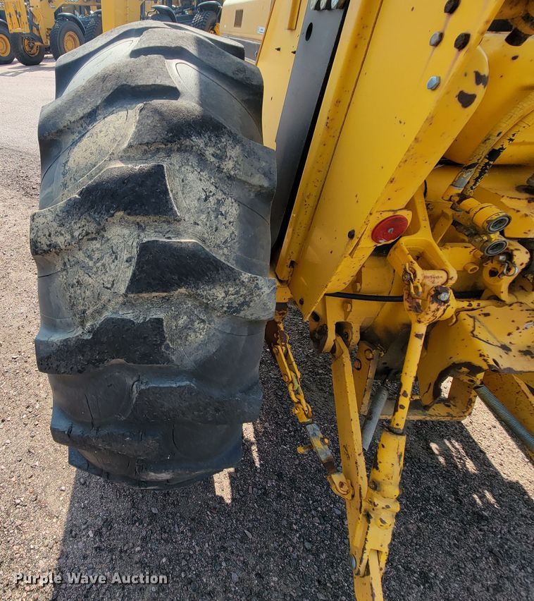 image for item MH9198 Case 585  tractor