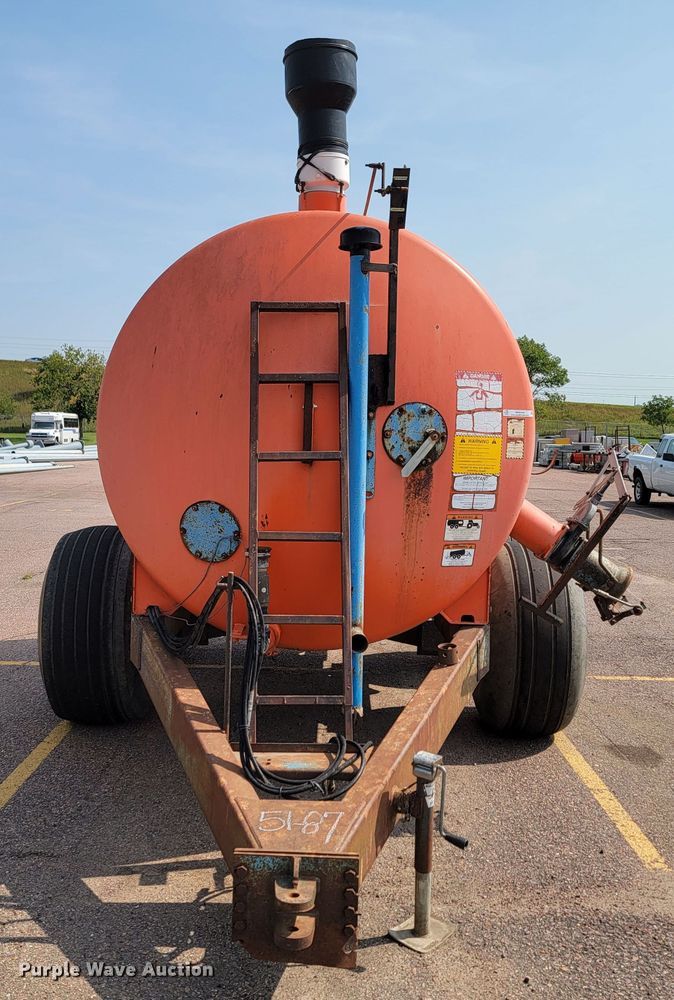 image for item MH9199 Better Bilt 2600  tank trailer