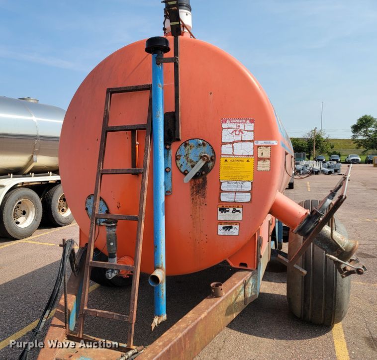 image for item MH9199 Better Bilt 2600  tank trailer