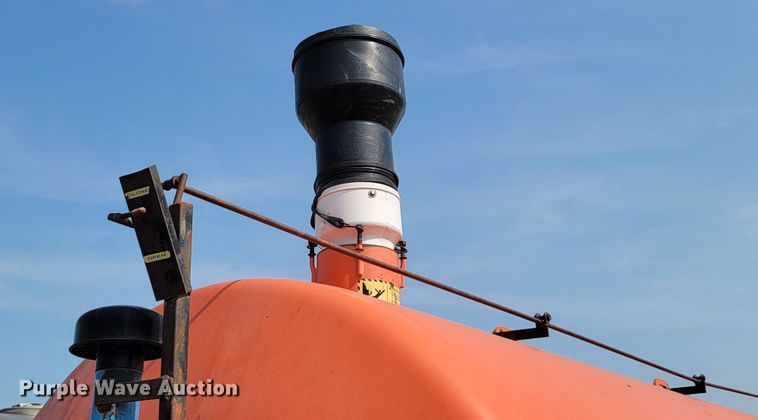 image for item MH9199 Better Bilt 2600  tank trailer