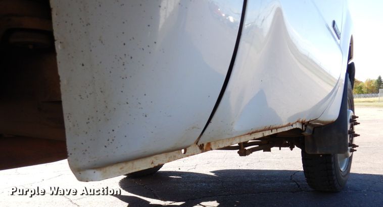 image for item MH9228 2002 Ford F550 Super Duty XL  dump truck