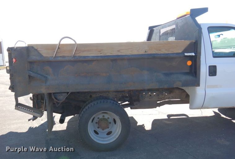 image for item MH9228 2002 Ford F550 Super Duty XL  dump truck