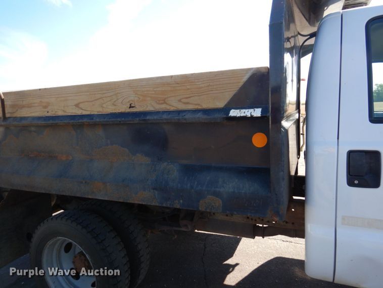image for item MH9228 2002 Ford F550 Super Duty XL  dump truck