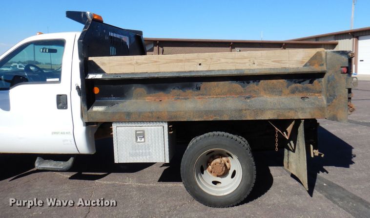 image for item MH9228 2002 Ford F550 Super Duty XL  dump truck