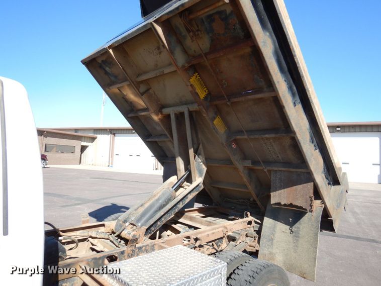 image for item MH9228 2002 Ford F550 Super Duty XL  dump truck