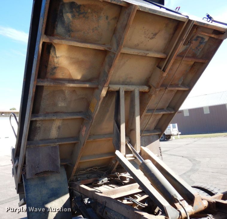 image for item MH9228 2002 Ford F550 Super Duty XL  dump truck