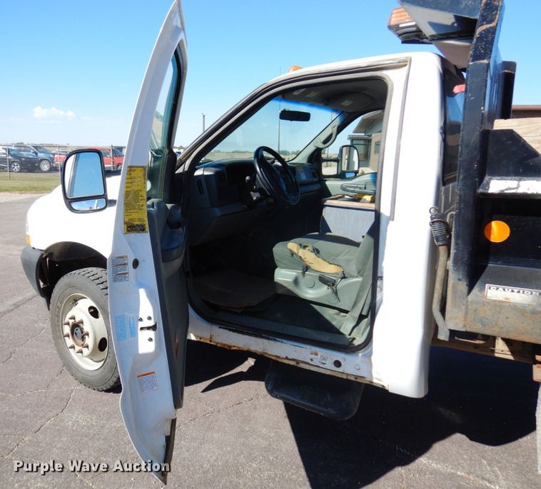 image for item MH9228 2002 Ford F550 Super Duty XL  dump truck