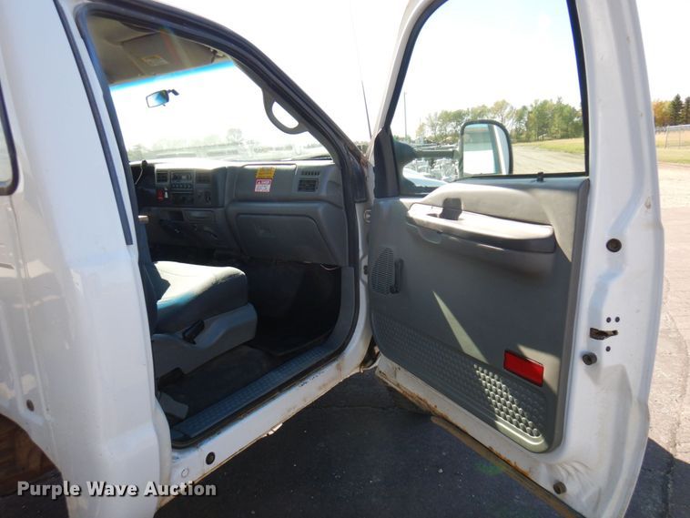 image for item MH9228 2002 Ford F550 Super Duty XL  dump truck