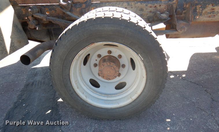 image for item MH9228 2002 Ford F550 Super Duty XL  dump truck