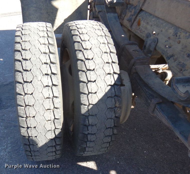 image for item MH9228 2002 Ford F550 Super Duty XL  dump truck