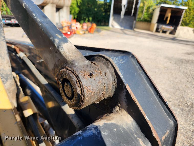 image for item MK9371 1998 New Holland LX665 Turbo  skid steer loader