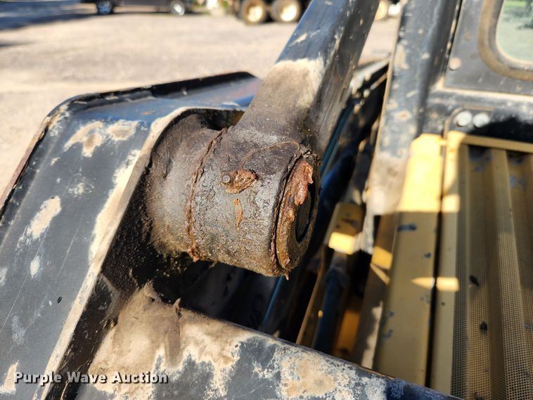 image for item MK9371 1998 New Holland LX665 Turbo  skid steer loader