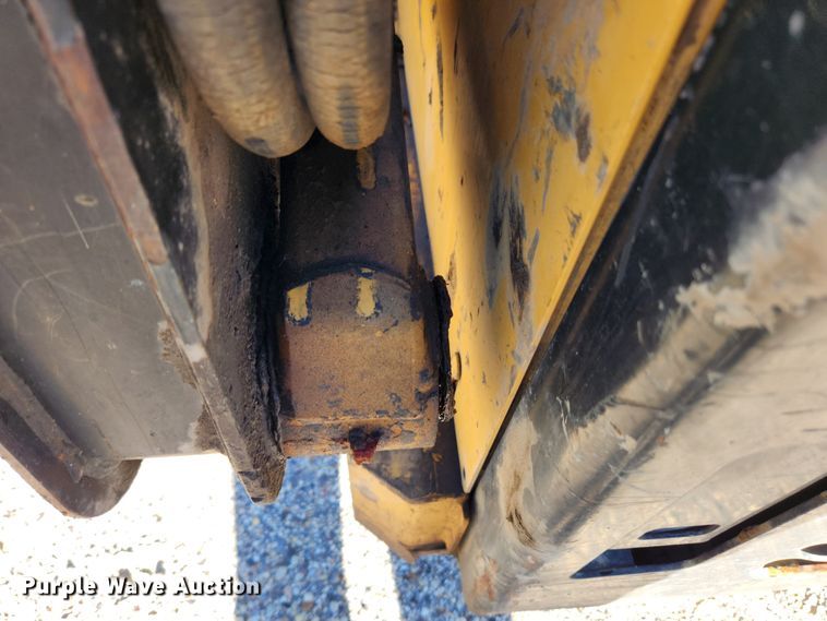 image for item MK9371 1998 New Holland LX665 Turbo  skid steer loader