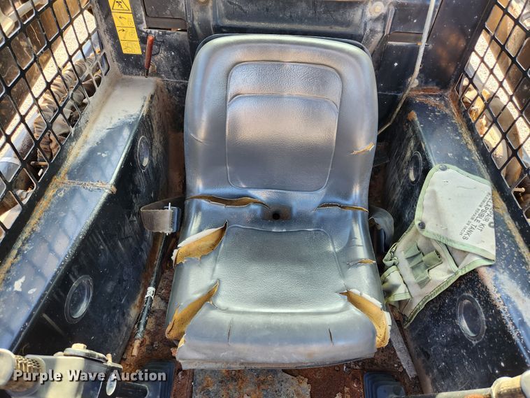 image for item MK9371 1998 New Holland LX665 Turbo  skid steer loader