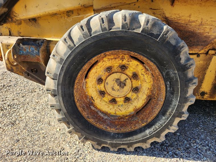 image for item MK9371 1998 New Holland LX665 Turbo  skid steer loader